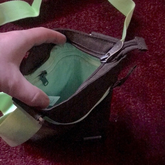 NWOT Cabela’s small over the shoulder bag - Picture 5 of 6